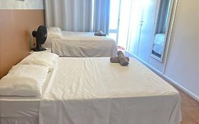 Quarto com varanda privada a 160 metros da Praia do Farol da barra lll